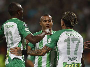 Los jugadores de Nacional celebrando el gol de Macnelly Torres en el triunfo sobre Delf&iacute;n por Copa Libertadores