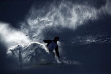 El australiano Rohan Chapman-Davies durante la prueba de estilo libre de la Copa del Mundo de Esquí en Pyeongchang, Corea del Sur.