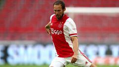 Ajax's Daley Blind feeling well and set for tests after health scare