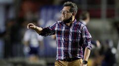 El técnico de la selección de El Salvador, Hugo Pérez reconoció sentirse preocupado por lo que ocurre en el fútbol salvadoreño, pero no es momento de hablar.