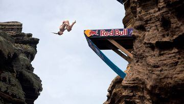 Red Bull Cliff Diving llega hasta el Pigeon Rocks en el Líbano