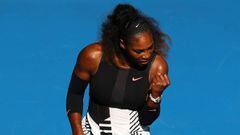Serena Williams celebra un punto ante Mirjana Lucic-Baroni en el partido de semifinales del Abierto de Australia.