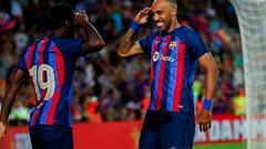 Aubameyang celebrando su último gol con el Barça en el Gamper junto a Kessié.