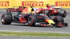 Max Verstappen y Sebastian Vettel durante el Gran Premio de Gran Breta&ntilde;a 2017.