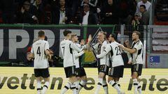Mainz (Germany), 25/03/2023.- Germany's Niklas Fuellkrug (R) celebrates with teammates after scoring the 2-0 goal during the international friendly soccer match between Germany and Peru in Mainz, Germany, 25 March 2023. (Futbol, Amistoso, Alemania) EFE/EPA/RONALD WITTEK
