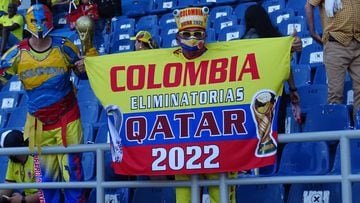 Hinchas de la Selecci&oacute;n Colombia en el Metropolitano antes de enfrentar a Paraguay.