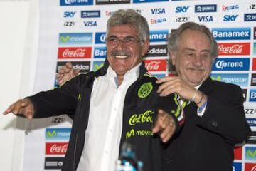 El 24 de agosto, Ricardo Ferretti fue presentado como director técnico interino de la Selección Mexicana. El Tuca dirigiría 4 partidos, siendo el más importante el juego ante Estados Unidos por el boleto a la Copa Confederaciones.



