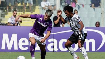Juan Cuadrado durante el partido entre Fiorentina y Juventus por la fecha 5 de la Serie A.