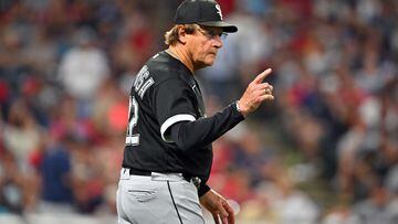 What teams did Tony La Russa coach during his 35 years as an MLB manager?