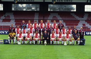 Seedorf posa con el equipo campeón de la Copa de los Páises Bajos 1993.