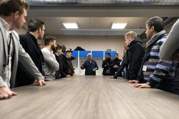 Students of the French School of Football Players' Agents (EAJF) listen to Mathieu Meli (C), the youths recruitment assistant at the French football club AJA Auxerre, as they visit the training center of the AJ Auxerre, on December 8, 2015 in Auxerre. (Photo by ROMAIN LAFABREGUE / AFP) ESCUELTA AGENTES DE FUTBOLISTAS