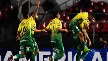 Gonzalo Castellani (R) of Argentina&#039;s Defensa y Justicia celebrates with teammates his goal scored against Brazilx92s Sao Paulo during their 2017 Copa Sudamericana football match held at Morumbi stadium, in Sao Paulo, Brazil on May 11, 2017. / AFP PH