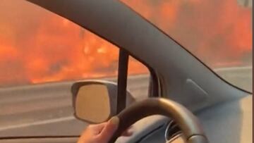 Pura agonía: una conductora se graba escapando de un incendio en su coche
