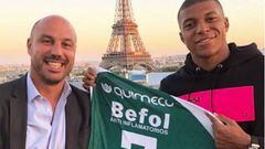 El delantero del PSG pos&oacute; con la camiseta del cuadro de Jun&iacute;n junto a Luis Ferrer, ex futbolista del club, con la Torre Eiffel de fondo en la capital francesa.