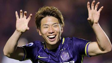 Arsenal bring in Japanese forward Takuma Asano