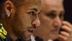 Neymar y Tite, durante una rueda de prensa de la selecci&oacute;n brasile&ntilde;a.