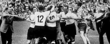 La final de la Copa Mundial de Fútbol de 1954 se dio entre las selecciones de Alemania Federal y Hungría, en donde los húngaros partían como amplios favoritos en Berna, sin embargo, contra todo pronóstico y bajo una intensa lluvia, Alemania Federal logró su primer campeonato del mundo, a este duelo se le conoce como ‘El Milagro de Berna’.