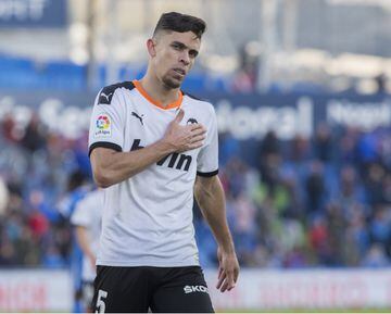 El jugador del Valencia se encontraba disputando un encuentro contra el Villarreal cuando decidieron asaltar su casa. 
