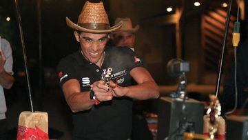 Contador muestra su versión 'más pistolera' en Arizona