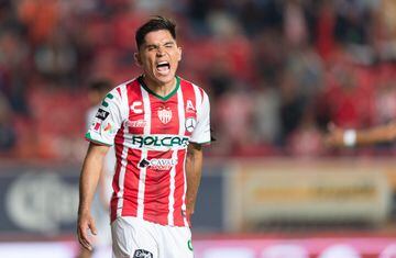 Éste delantero mexicano se va abriendo camino poco a poco en Necaxa, hasta ahora suma dos goles en 11 partidos, cuatro como titular.
