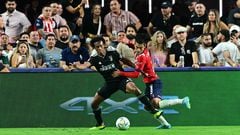 Fans watch as Juventus' defender Juan Cuadrado vies for the ball with Chivas de Guadalajara's forward Gilberto Garcia Roa in Las Vegas, Nevada on July 22, 2022 during their Soccer Champions Tour match at Allegiant Stadium. (Photo by Frederic J. BROWN / AFP)