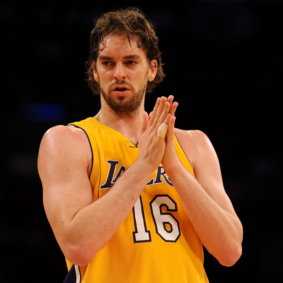 Pau Gasol: Lakers retire no. 16 jersey / News 