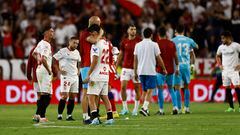 Dmitrovic abraza a Isco tras el Sevilla-Atlético de esta temporada.