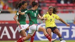 SAN JOSE, COSTA RICA - AUGUST 13: Gisela Robledo of Colombia attempts a shot by Samantha Lopez (L) and Daniela Delgado of Mexico during a Group B match between Mexico and Colombia as part of FIFA U-20 Women's World Cup Costa Rica 2022 at Estadio Nacional de Costa Rica on August 13, 2022 in San Jose, Costa Rica. (Photo by Tim Nwachukwu - FIFA/FIFA via Getty Images)