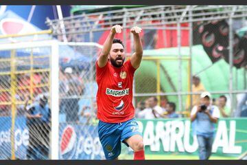 Desde el 2007 juega en el fútbol de Guatemala, en el que ya es un referente. En 2015 se erigió como Campeón Goleador de aquella liga.