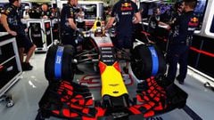 El coche de Max Verstappen en el garaje de Red Bull.