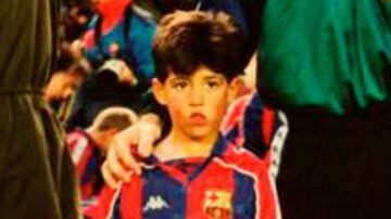 Fue en 2005 cuando ingresó en el fútbol base del Fútbol Club Barcelona. Momento en el cual su padre, Carlos Busquets, era guardameta del primer equipo.