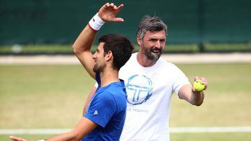 Novak Djokovic y Goran Ivanisevic, durante un entrenamiento en Wimbledon 2019.