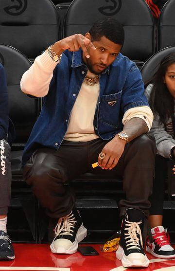  Usher Raymond seguidor de los Cleveland Cavaliers. 