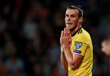 La selección comandada por Gareth Bale sólo ha perdido un duelo en el grupo D de las clasificatorias en UEFA, pero sus cinco empates hacen que no logre alcanzar el paso de Serbia al momento. Marcha segundo del sector con 14 puntos y actualmente es el peor segundo lugar de las eliminatorias, lo que lo dejaría fuera del repechaje.