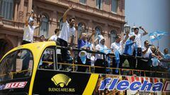 El equipo de Copa Davis de Argentina pase&oacute; su triunfo por las calles de Buenos Aires.