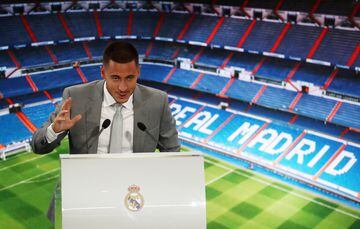 Eden Hazard gave a few words in Spanish on his first day