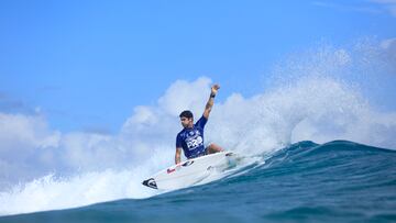 Surfista chileno brilla en el extranjero: ¡campeón en República Dominicana!