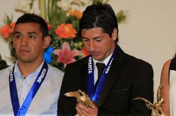 Jaime Valdés fue premiado como el mejor futbolista chileno del medio local.