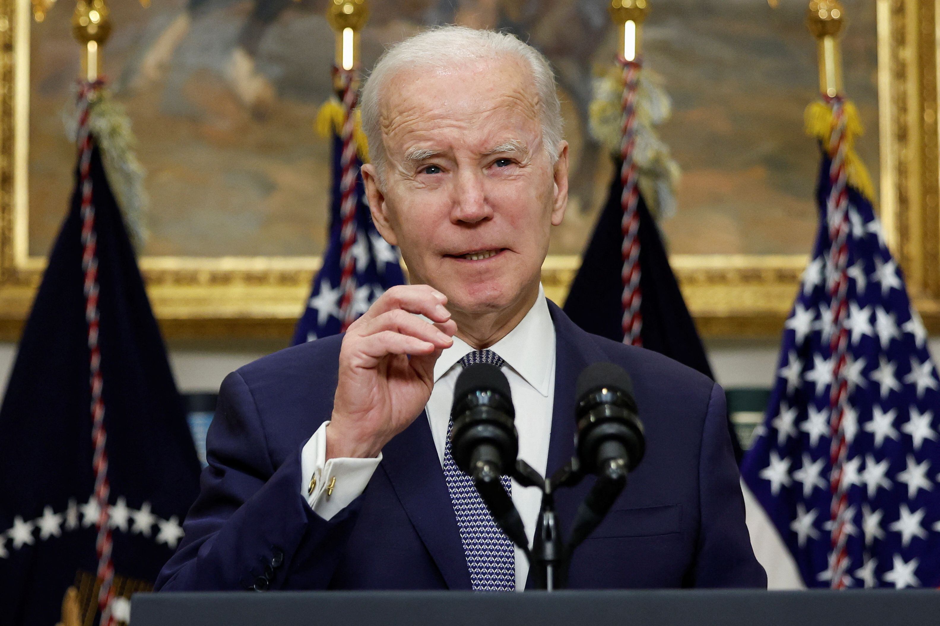 U.S. President Joe Biden delivers remarks on the banking crisis after the collapse of Silicon Valley Bank (SVB) and Signature Bank, in the Roosevelt Room at the White House in Washington, D.C., U.S. March 13, 2023. REUTERS/Evelyn Hockstein