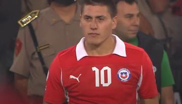 En el debut de Jorge Sampaoli, el delantero jugó con la "10" en la derrota ante Perú, en Lima.