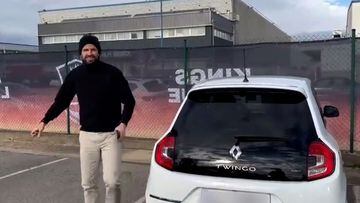 Gerard Piqué llega a la Kings League conduciendo un Renault Twingo, a 15 de enero de 2022, en Barcelona (Cataluña, España)
FUTBOLISTA;COCHE;GENTE
Europa Press
15/01/2023