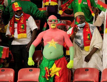 Soccer Football - Africa Cup of Nations - Group A - Cape Verde v Burkina Faso - Stade d'Olembe, Yaounde, Cameroon - January 13, 2022 Burkina Faso fans inside the stadium before the match REUTERS/Thaier Al-Sudani     TPX IMAGES OF THE DAY