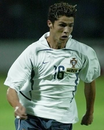 No recordabas estas camisetas que llevó Cristiano Ronaldo 