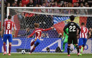 Griezmann scores from the spot to put Atlético 2-0 up on the night and within a goal of wiping out Real's first-leg lead.