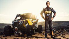 Gerard Farr&eacute;s junto al Can-Am de South Racing del Dakar 2022.