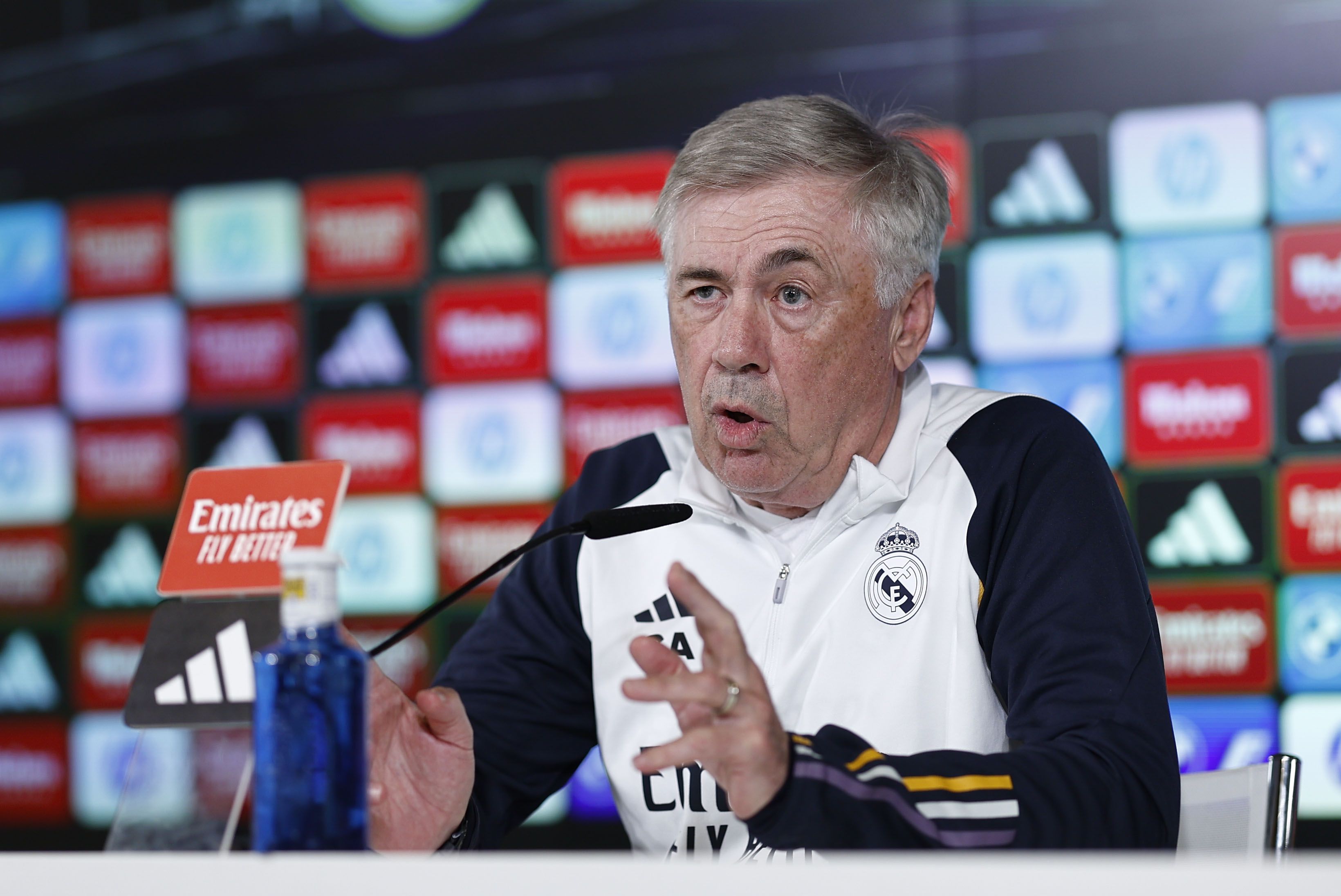 MADRID, 13/05/2024.- El entrenador del Real Madrid, Carlo Ancelotti, ofrece una rueda de prensa tras el entrenamiento del equipo, este lunes, en Madrid, previo a su encuentro liguero contra el Alavés. EFE/ Rodrigo Jiménez