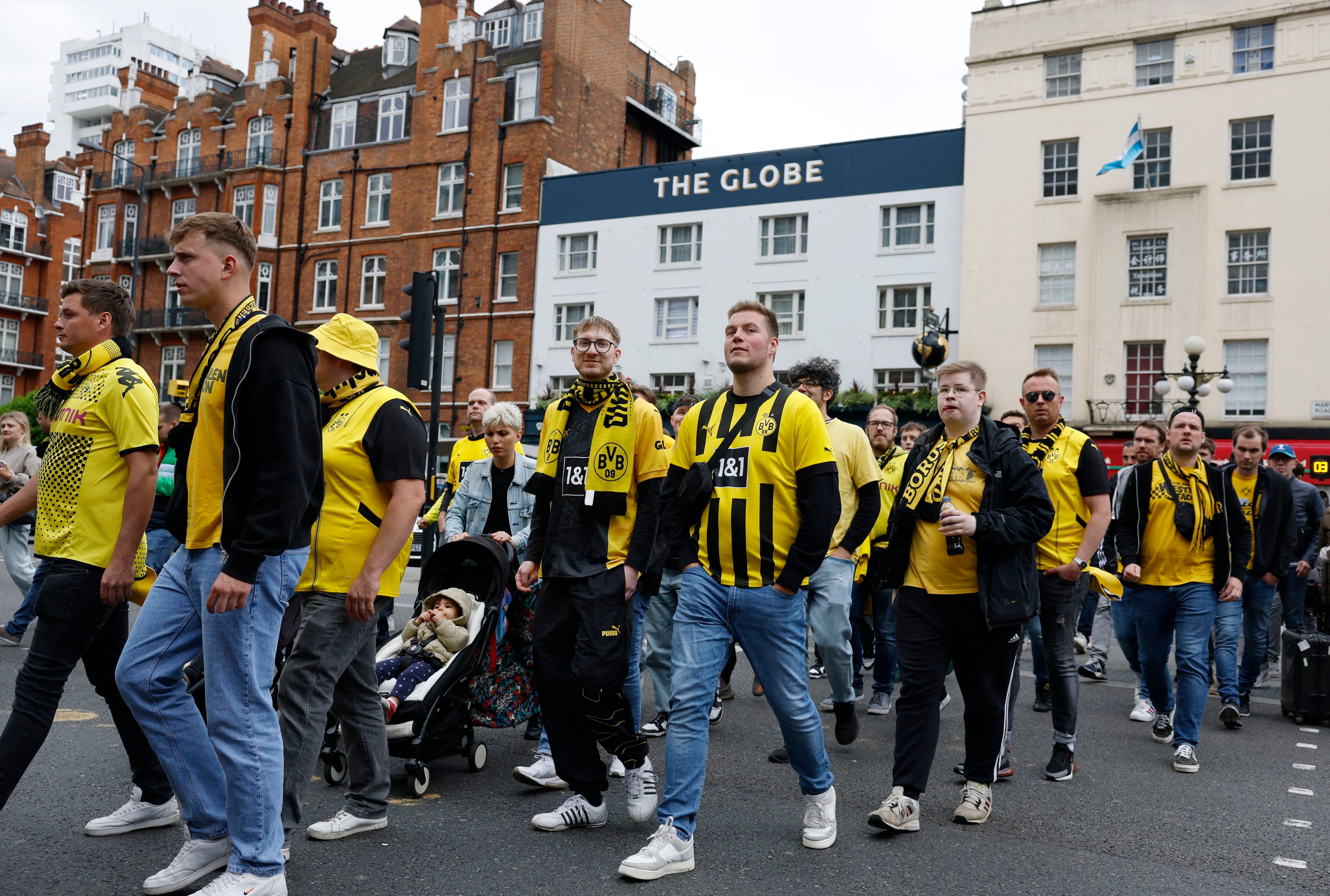 Soccer Football - Champions League - Final -  Borussia Dortmund v Real Madrid - London, Britain - June 1, 2024 Borussia Dortmund fans are seen on Marylebone Road before the match Action Images via Reuters/John Sibley