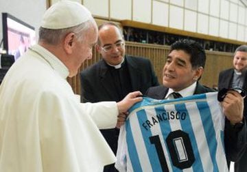 Maradona, su compatriota, una de él