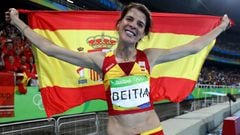 Ruth Beitia celebra su medalla de oro en los Juegos Ol&iacute;mpicos de R&iacute;o.