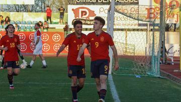 Barberá celebra el tercer gol de España.